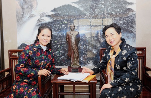 作者采訪.jpg