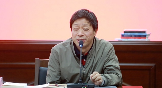 著名詩人盧衛(wèi)平.JPG