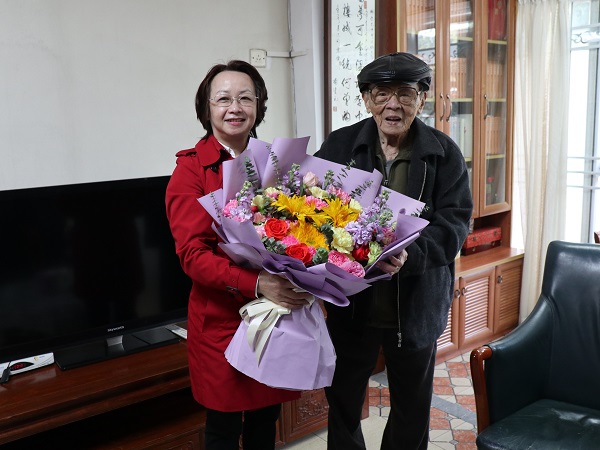 慰問岑桑.JPG